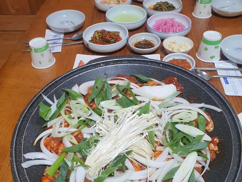 다채로운 반찬들