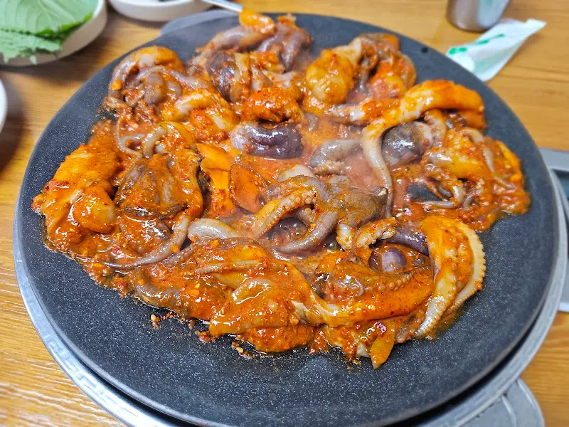 불판 위의 쭈꾸미