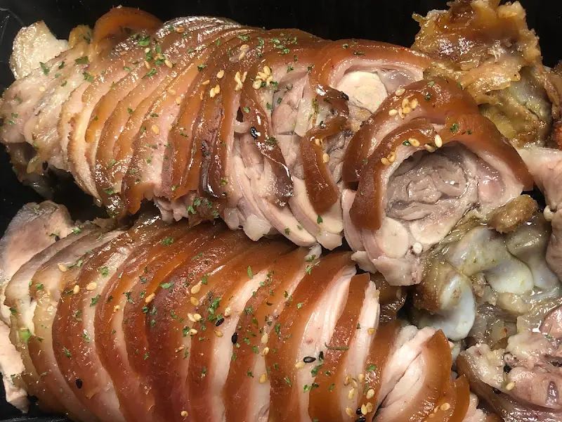 윤기가 흐르는 족발 단면