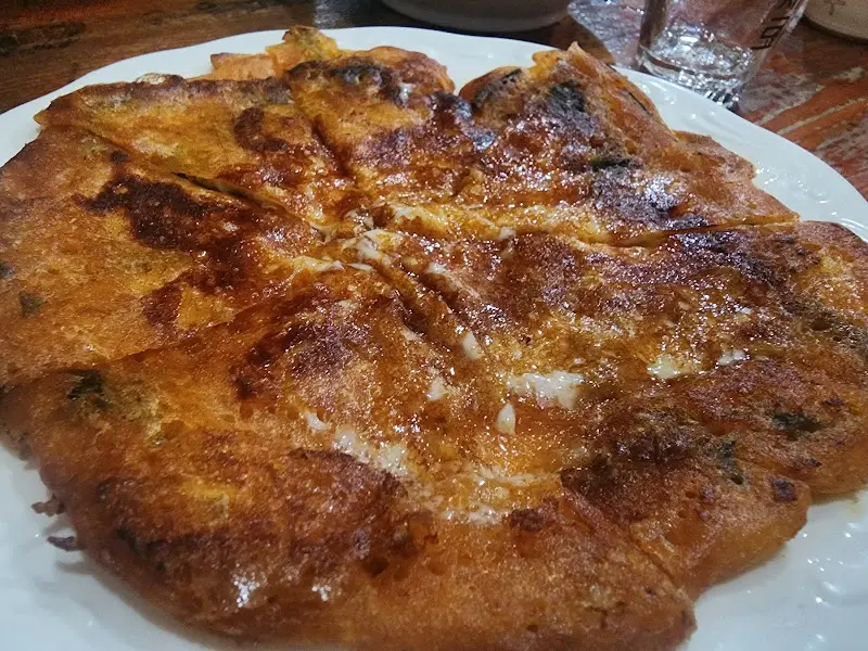 기본 안주로 제공된 김치전