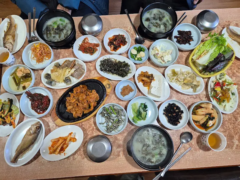 푸짐한 콩잎곰국 정식 한 상 차림