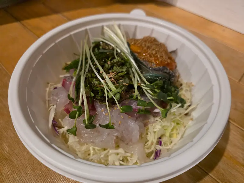 싱싱한 해산물이 가득한 물회