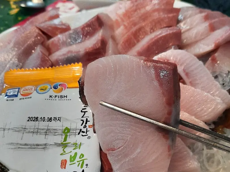 두툼한 대방어회