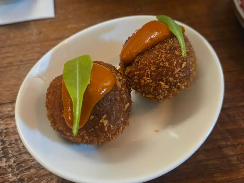 겉은 바삭, 속은 촉촉한 아란치니