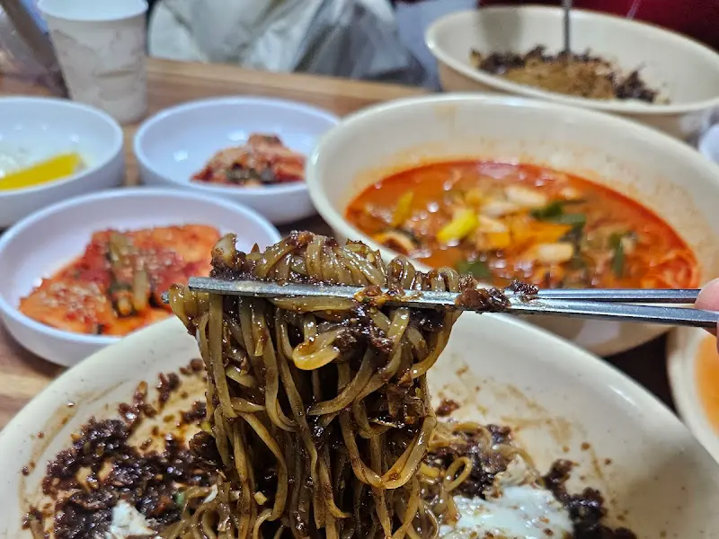 중깐, 탕수육, 짬뽕 한 상 차림