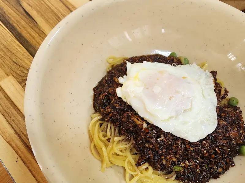 계란 후라이가 올려진 중깐