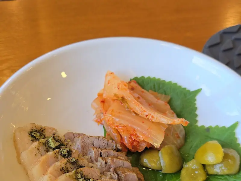 입맛 돋우는 보쌈과 김치의 조화