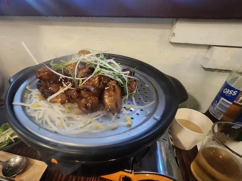 숯불 향이 가득한 돼지곱창구이