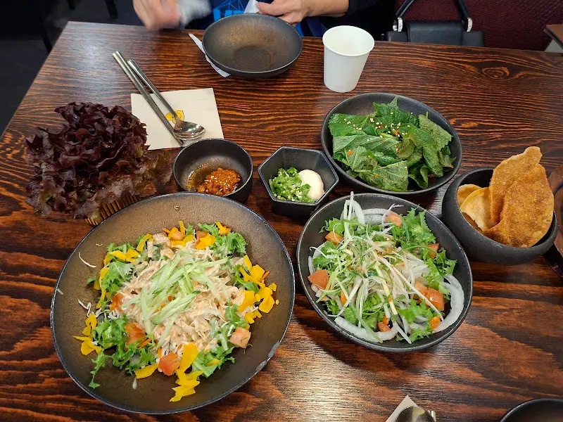 푸짐하게 차려진 한 상