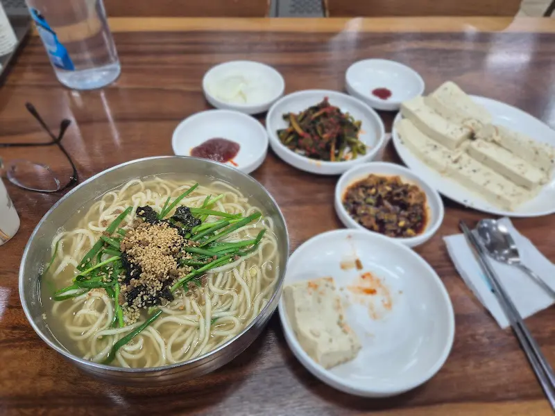 푸짐한 칼국수 한 상