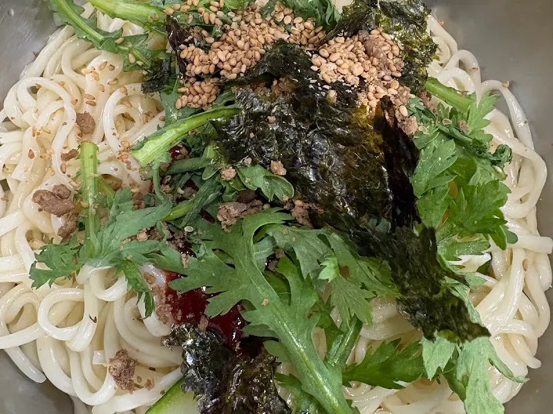 칼국수 위 고명