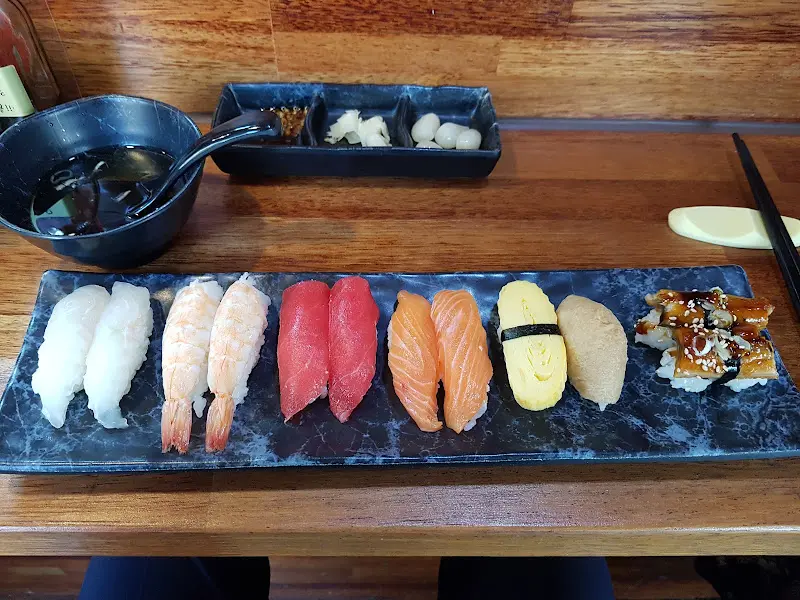 다채로운 모듬 초밥