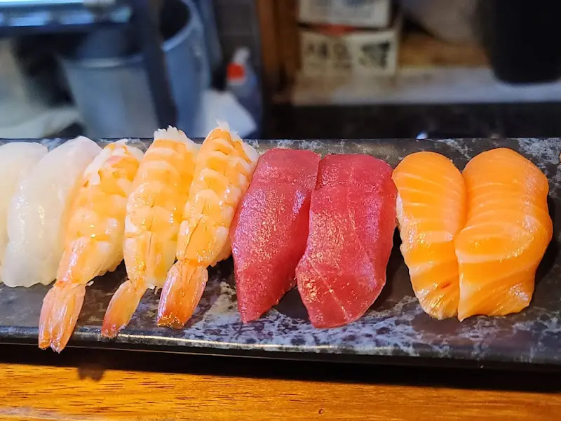 다양한 초밥의 조화