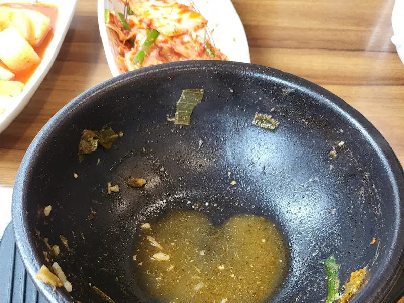 깨끗하게 비운 뚝배기