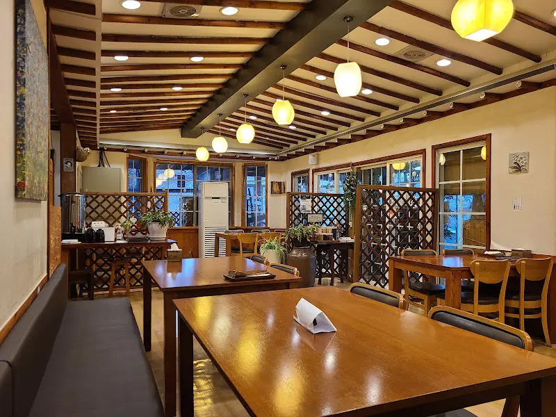 교동두부 식당 내부