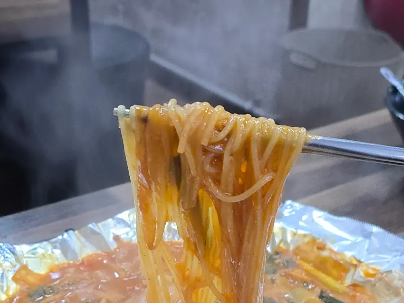 쫄면 사리를 추가한 닭내장볶음