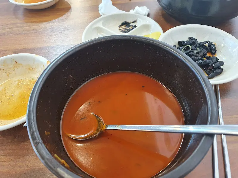 얼큰한 국물만 남은 뚝배기
