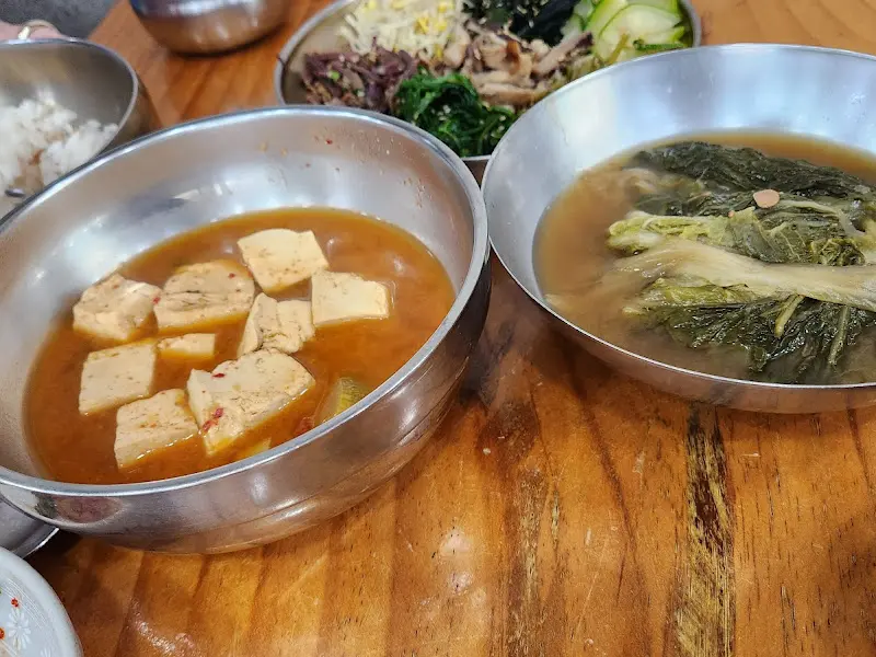 두부된장찌개와 나물