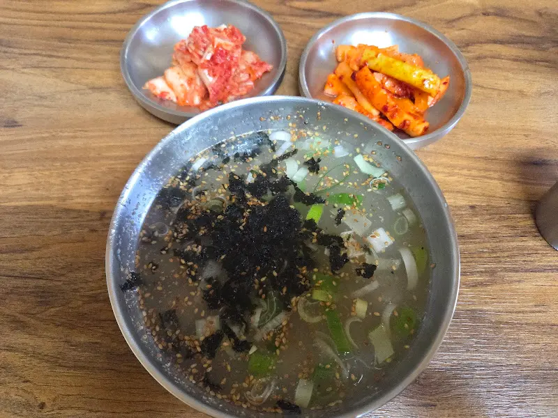 옹심이칼국수와 김치