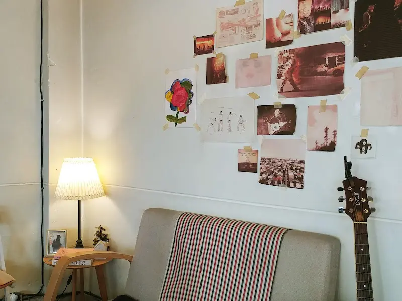 오월의 식당 내부 인테리어