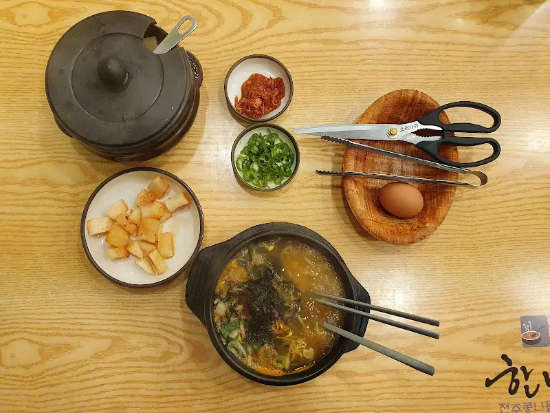 콩나물국밥 한상차림