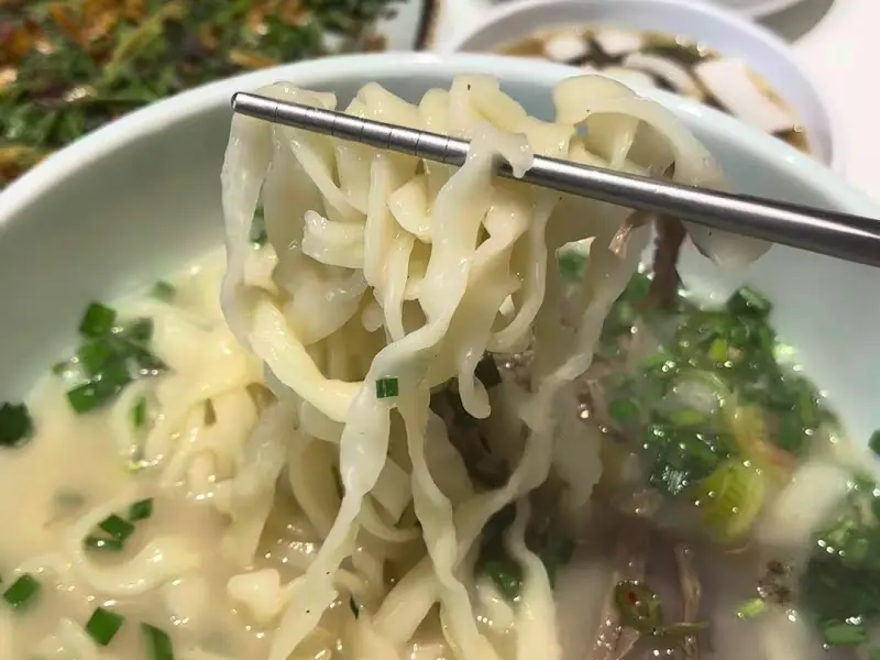 탱글탱글한 칼국수 면발