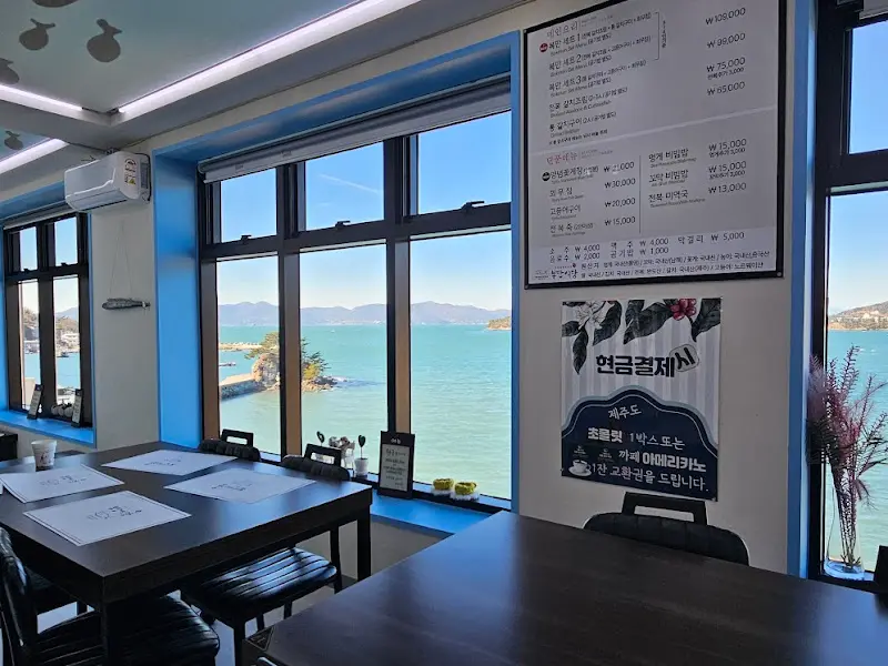 갈치구이와 메뉴판