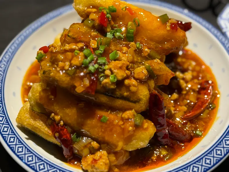 윤기가 흐르는 어향가지