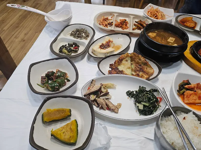 다양한 나물 반찬들