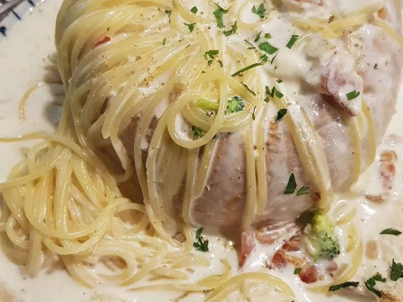 크림 소스가 듬뿍 들어간 파스타