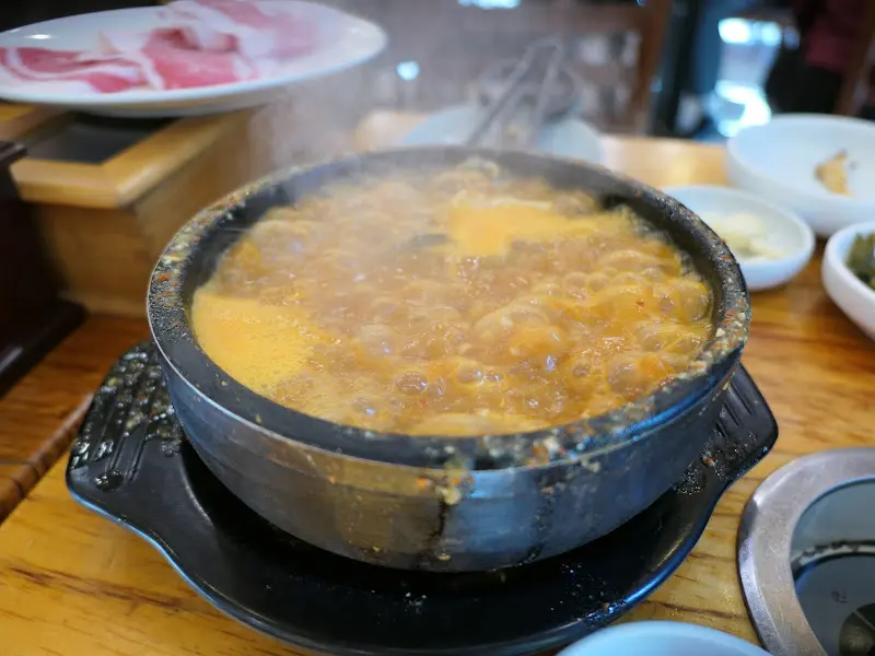 보글보글 끓는 된장찌개
