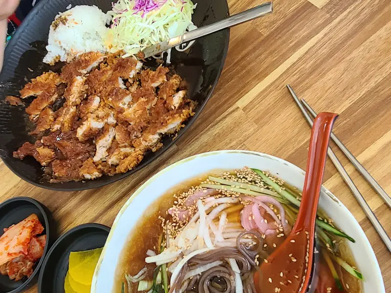 냉모밀과 돈까스의 환상적인 조합