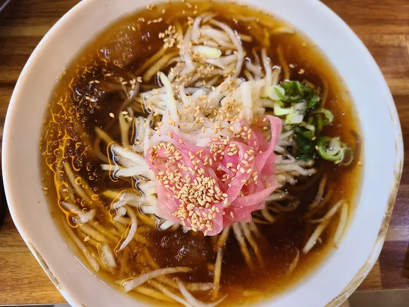 정갈하게 담겨 나온 냉모밀