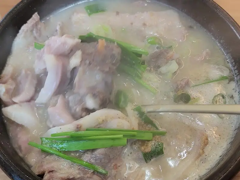 순대국밥 속 푸짐한 건더기