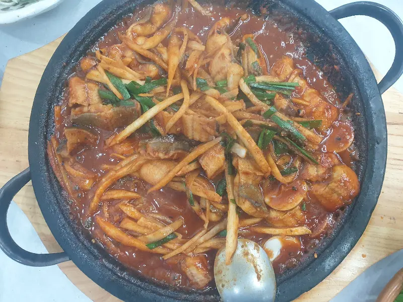 더덕 장어구이 근접샷