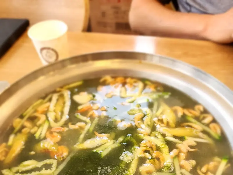 보글보글 끓고 있는 시원오만둥이칼제비