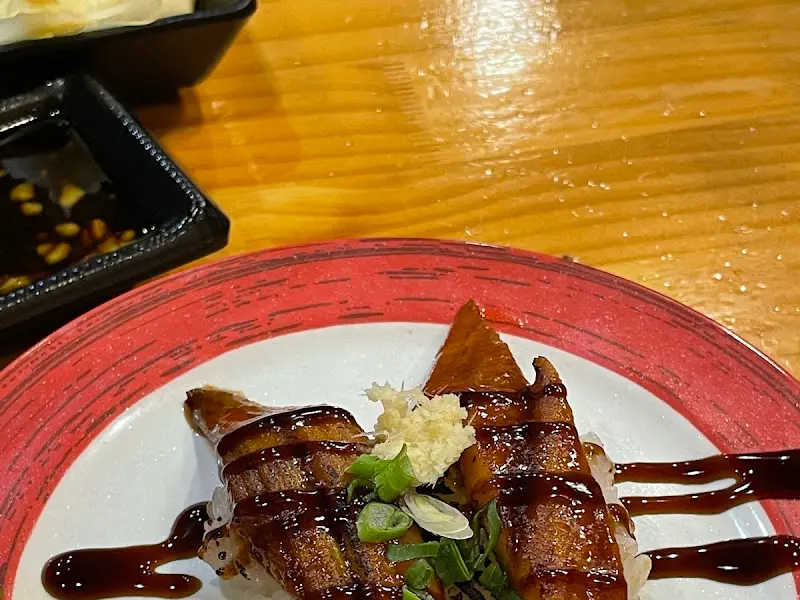 윤기가 자르르 흐르는 장어 초밥