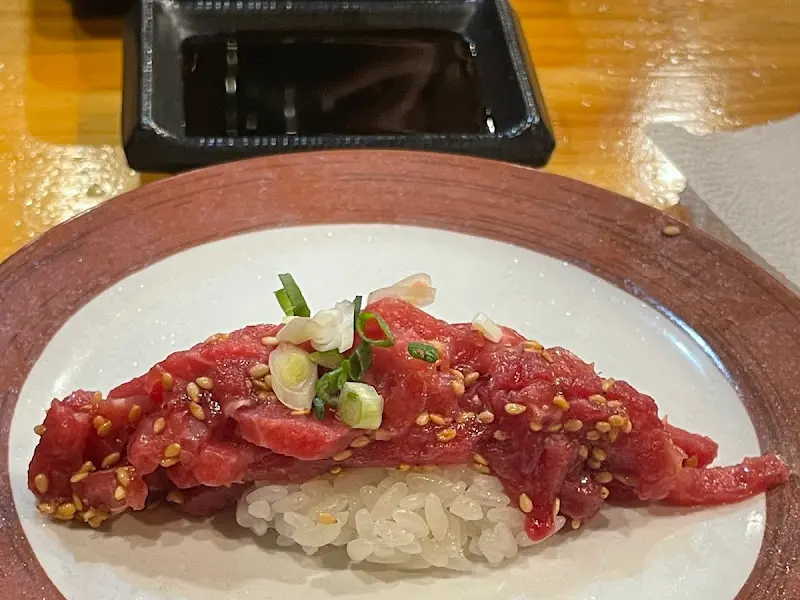 보기만 해도 군침이 도는 육회 초밥