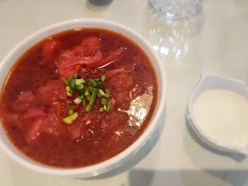 붉은 빛깔의 борщ (보르쉬)