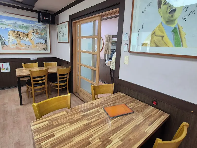 통영참복 식당 내부