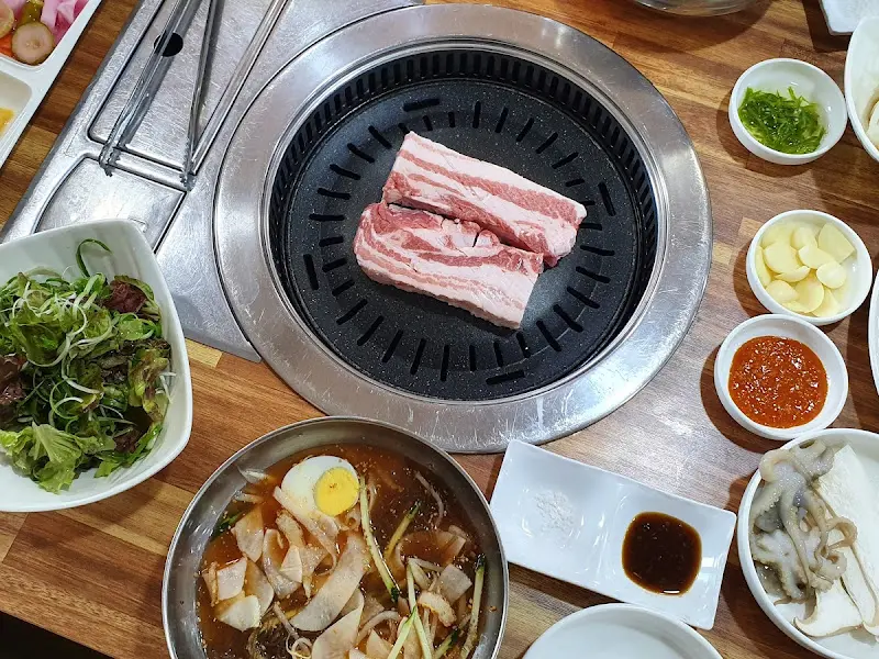 밑반찬과 삼겹살