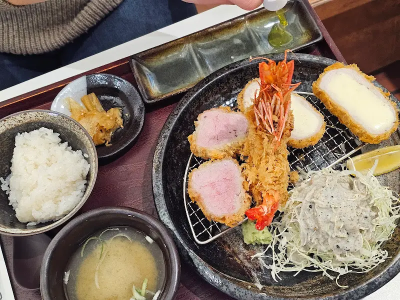 시그니처 카츠의 단면