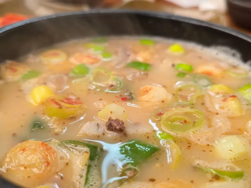 신설집 모둠국밥의 깊고 진한 국물