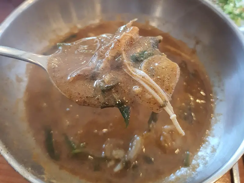 숟가락 위의 추어탕