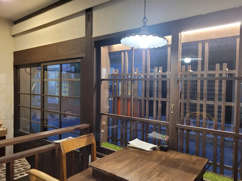 월정에 비친 달 창밖 풍경