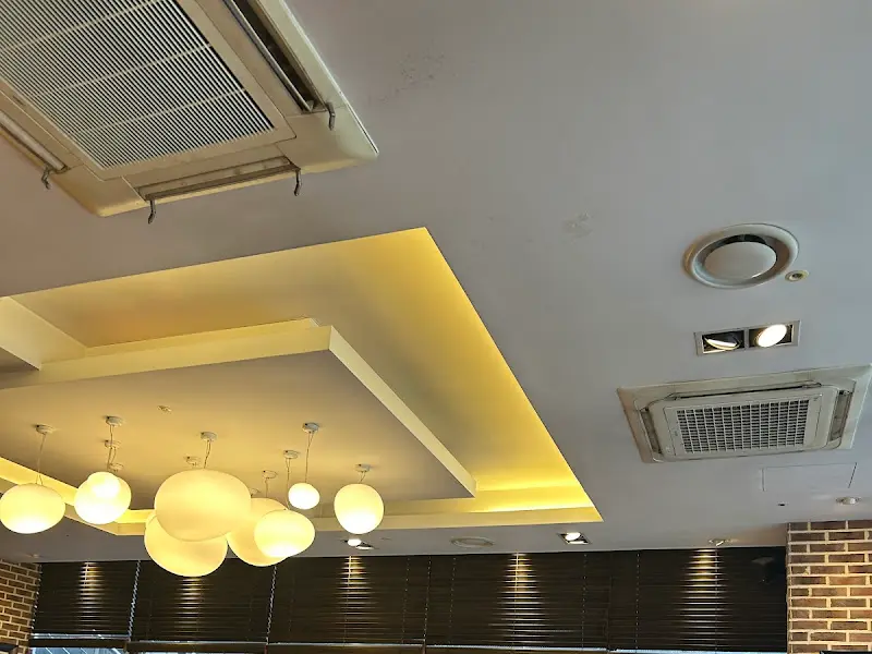 레스토랑 천장 인테리어