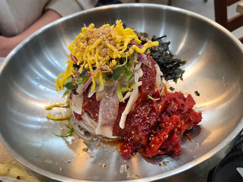 비빔 막국수도 힙하다 힙해!