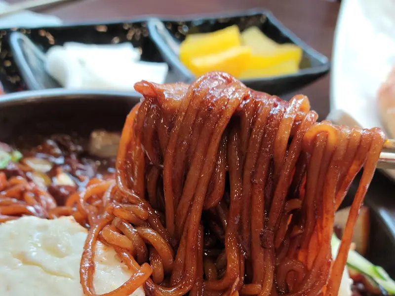 윤기가 흐르는 간짜장 면발