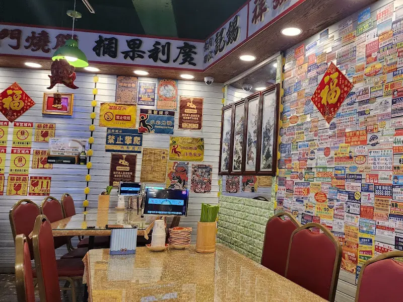 만성찬팅의 복잡한 벽면 장식