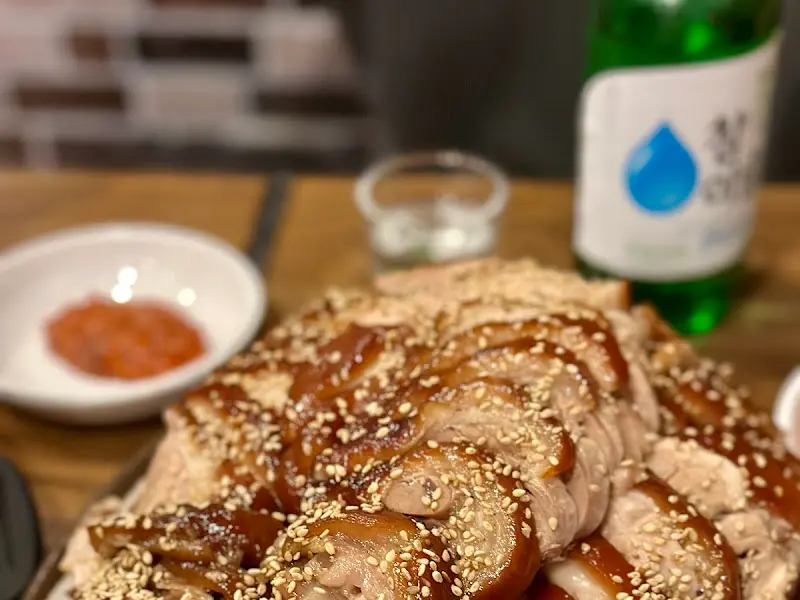 윤기가 흐르는 족발